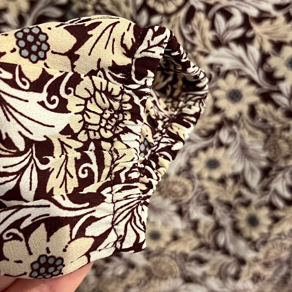 ⭐️ Ann Taylor Factory Burgandy, Black and Cream Floral Blouse - Picture 8 of 10